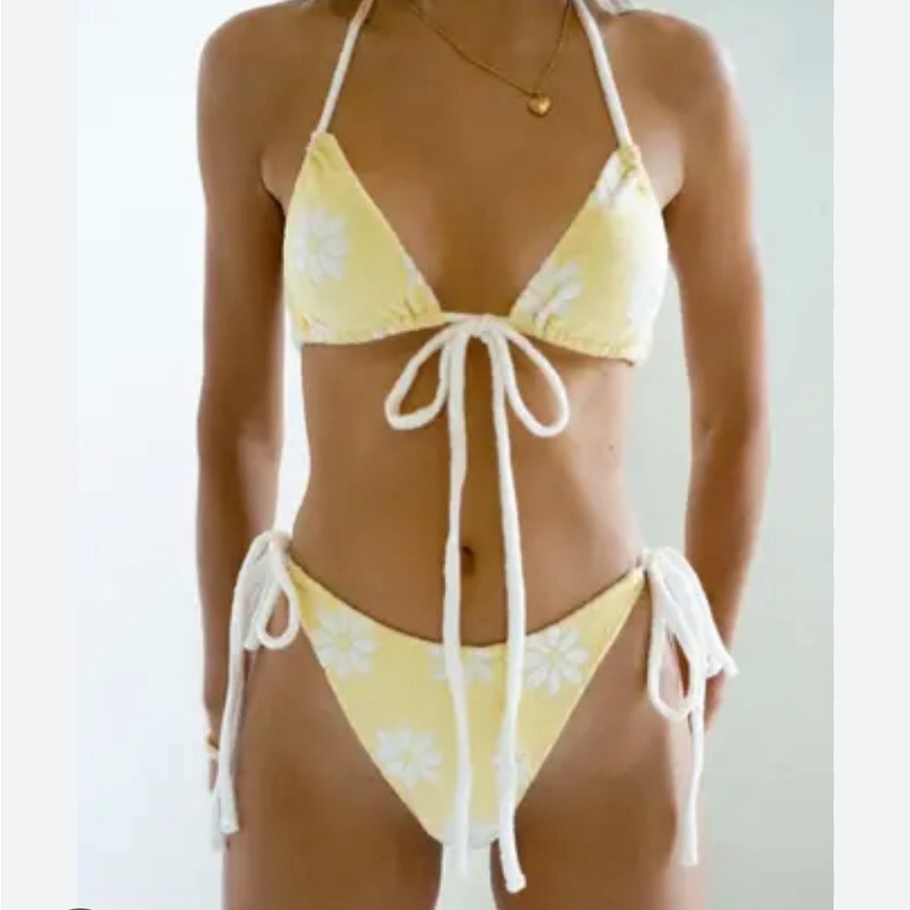 Yellow the label bikini